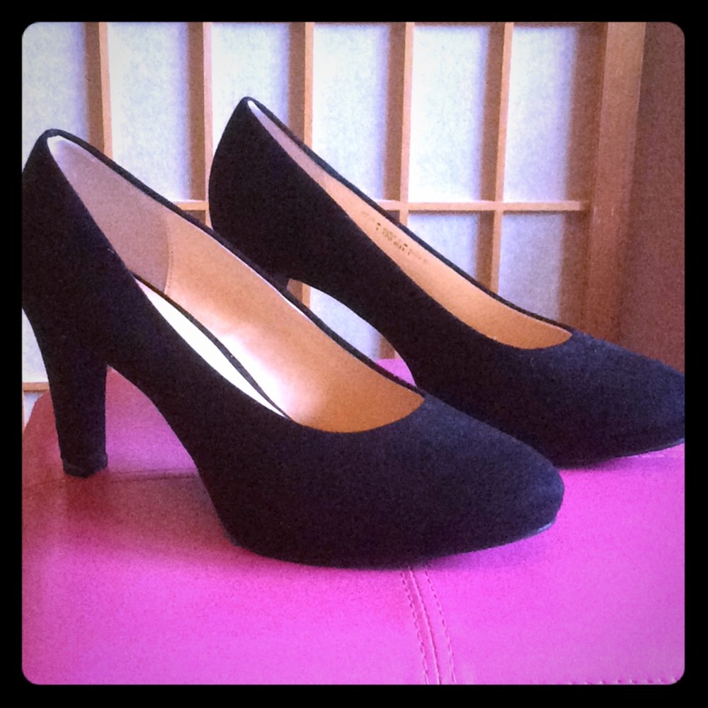 New black pumps size 41 / 9.5 -10